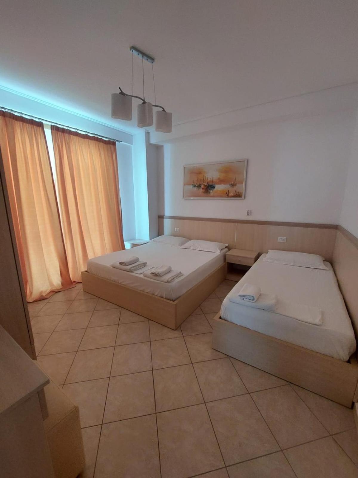 Apart-Hotel Alvi Sarandë Exteriör bild