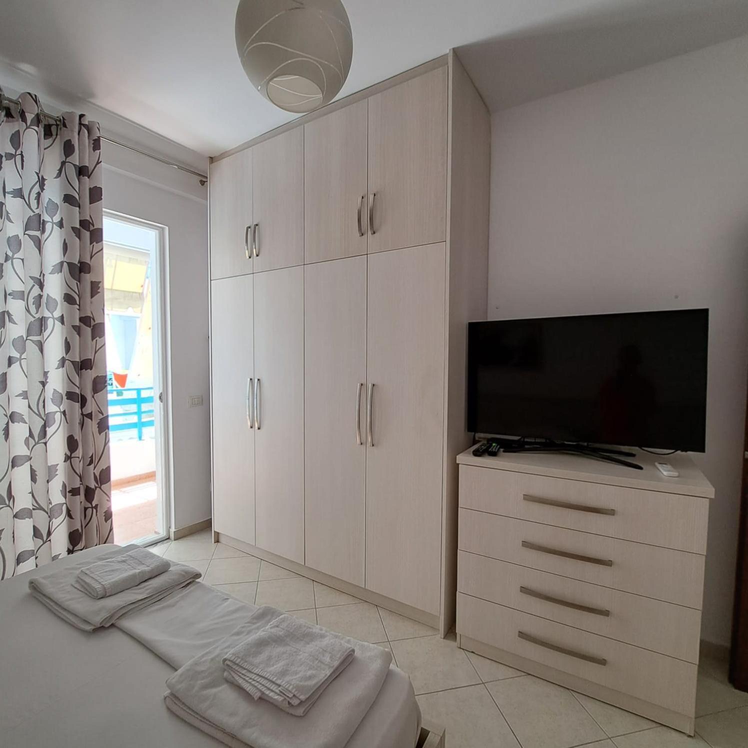 Apart-Hotel Alvi Sarandë Exteriör bild