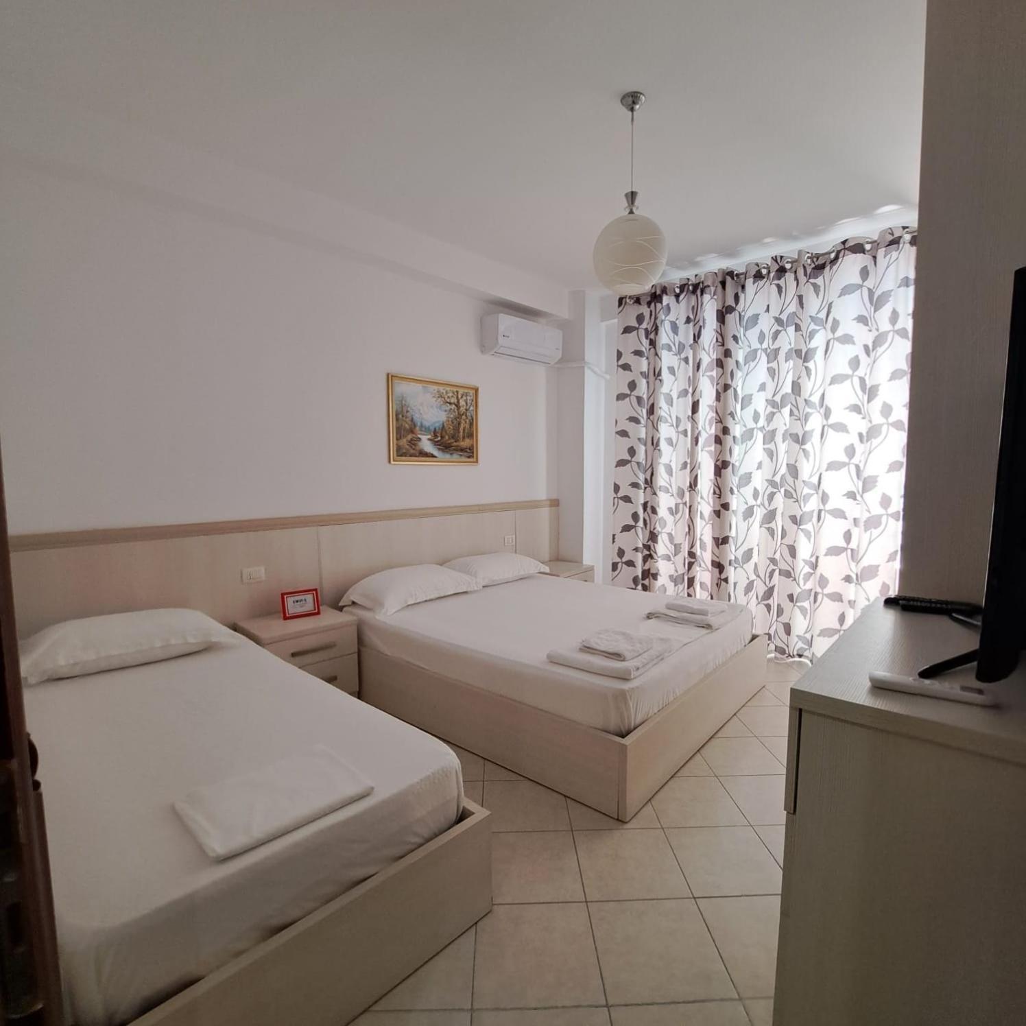 Apart-Hotel Alvi Sarandë Exteriör bild