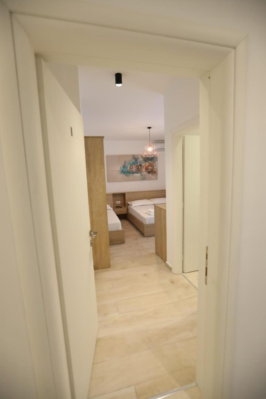 Apart-Hotel Alvi Sarandë Exteriör bild