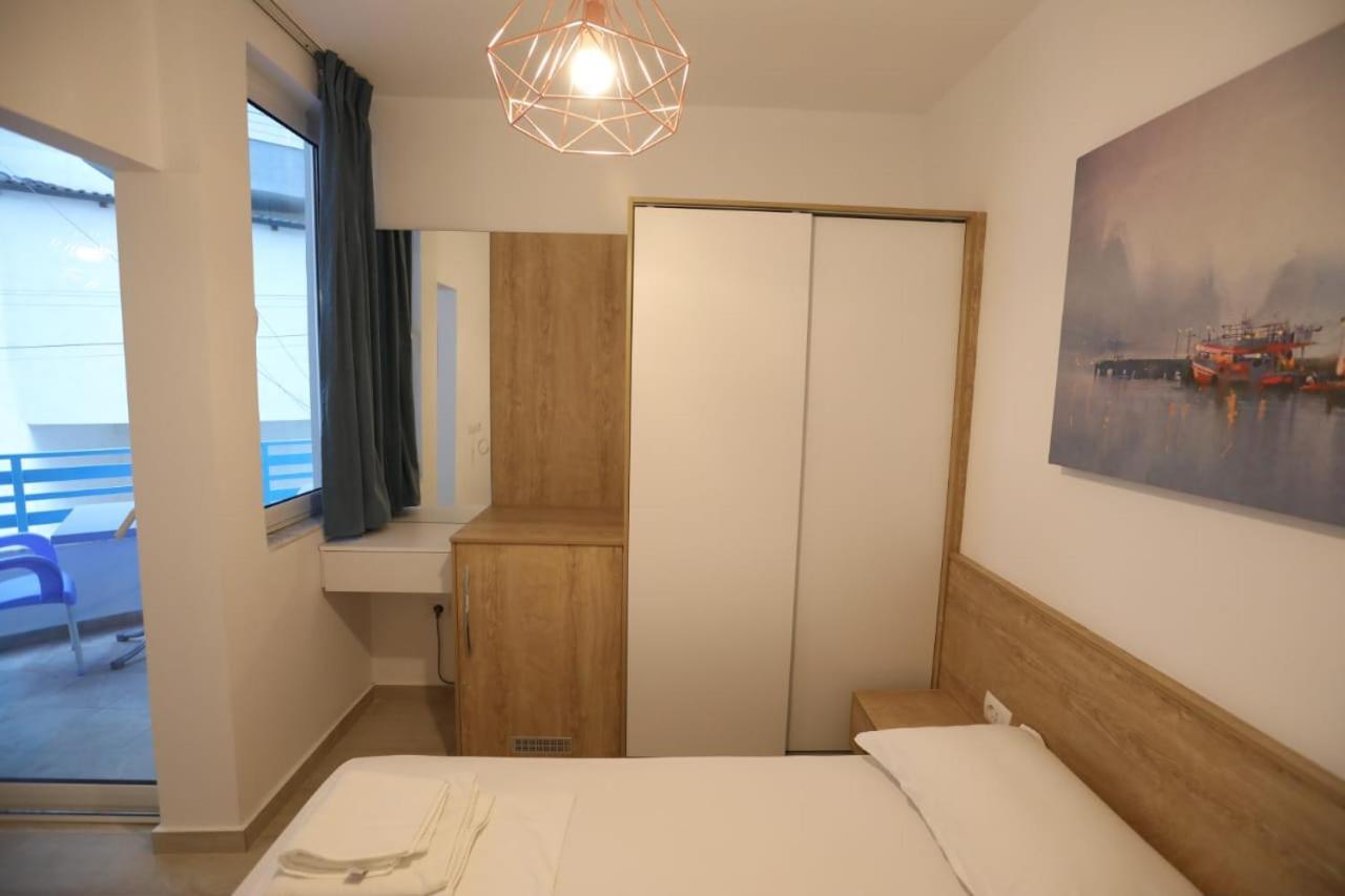Apart-Hotel Alvi Sarandë Exteriör bild