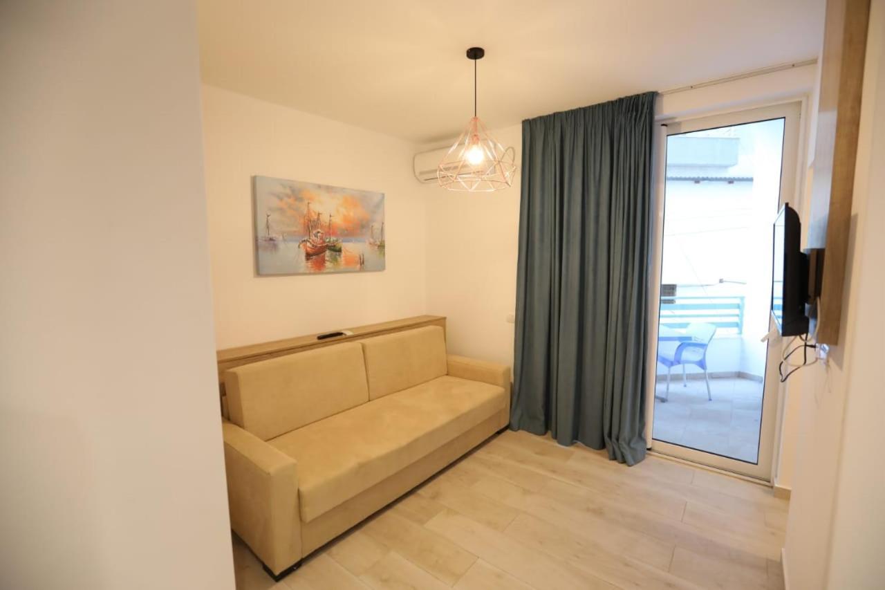 Apart-Hotel Alvi Sarandë Exteriör bild