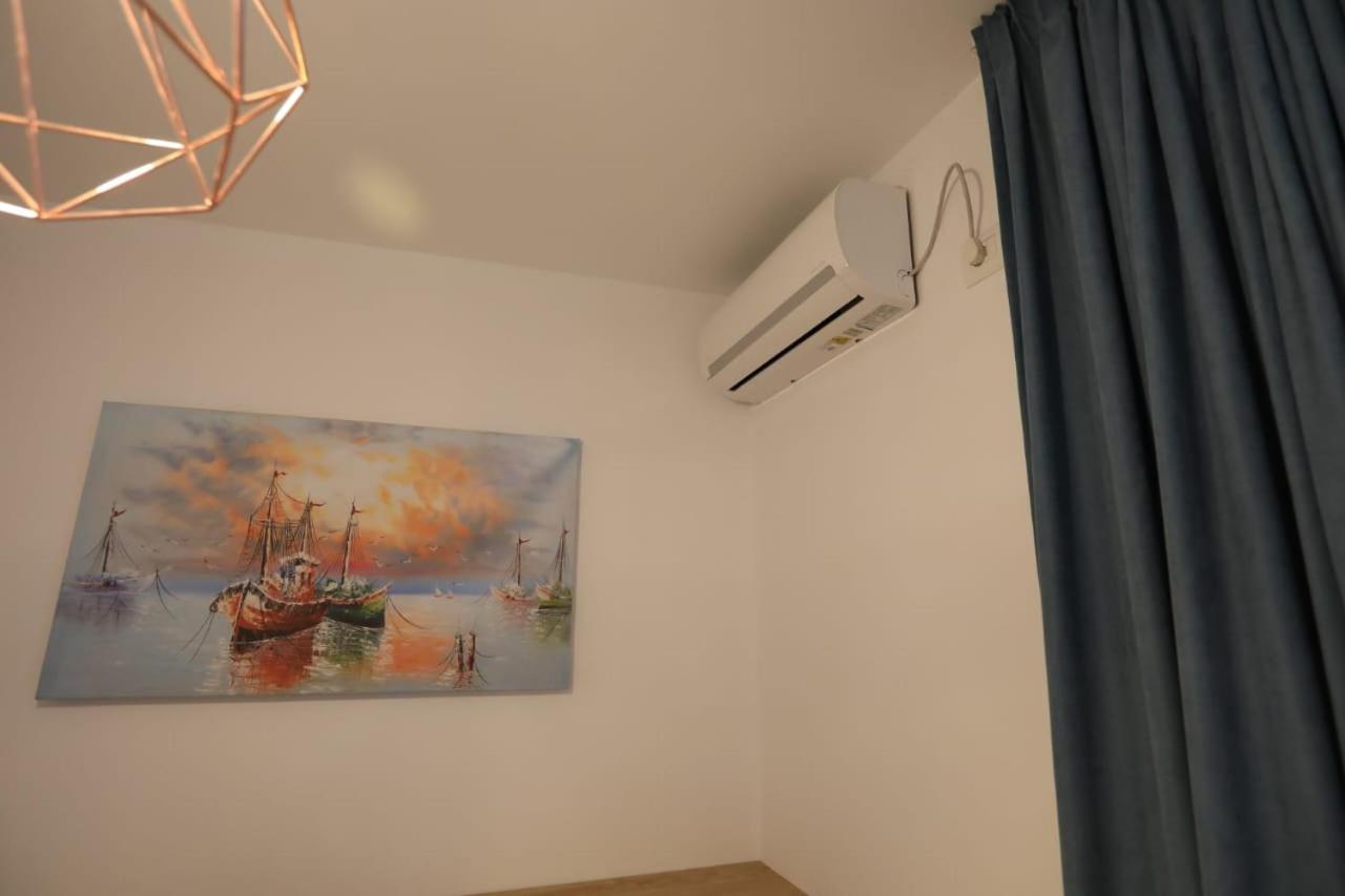 Apart-Hotel Alvi Sarandë Exteriör bild