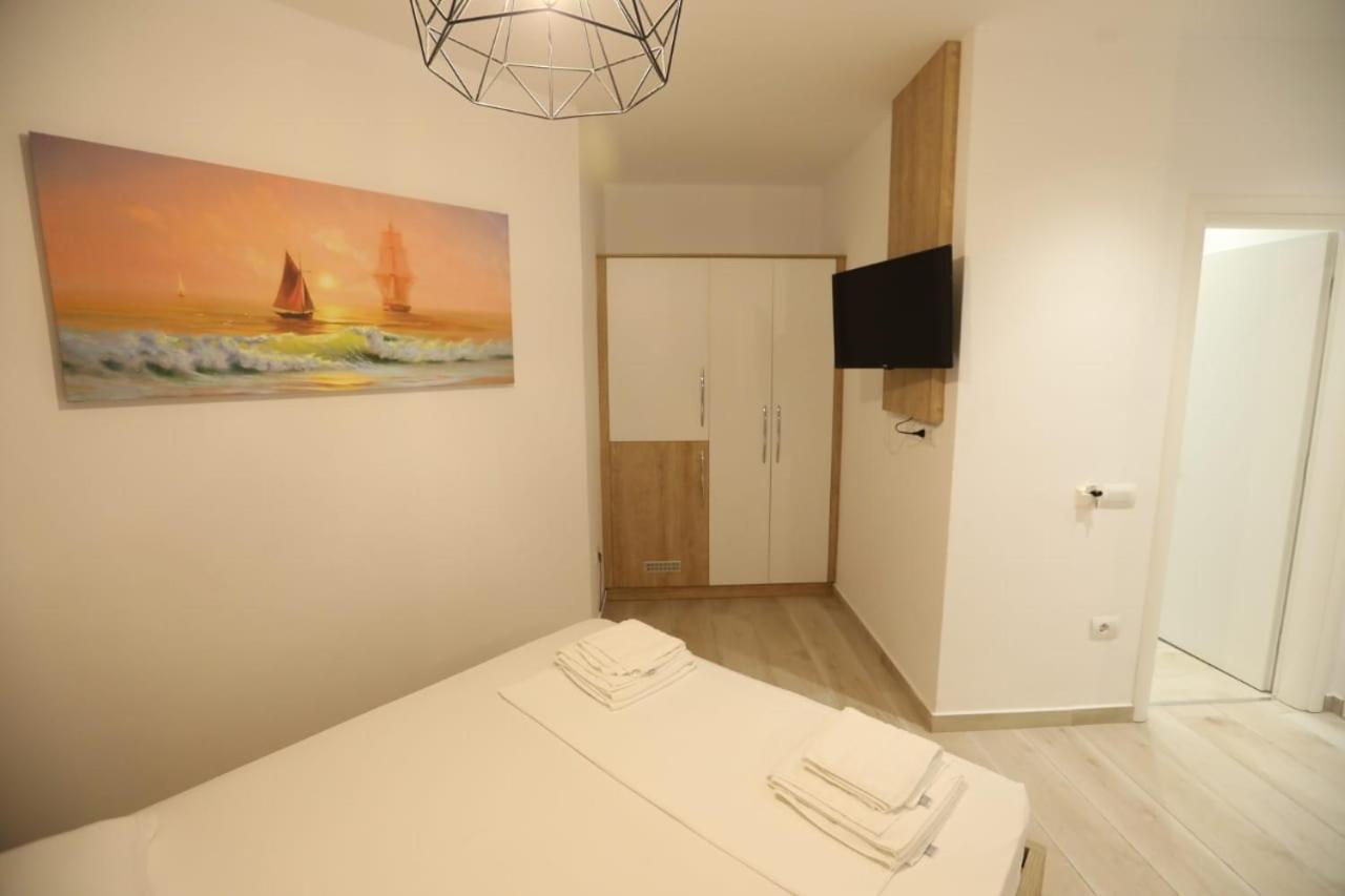 Apart-Hotel Alvi Sarandë Exteriör bild