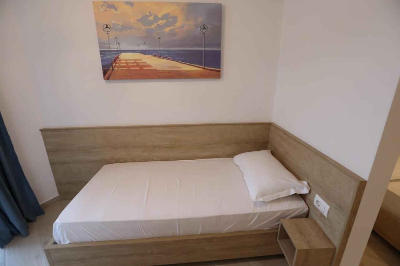 Apart-Hotel Alvi Sarandë Exteriör bild