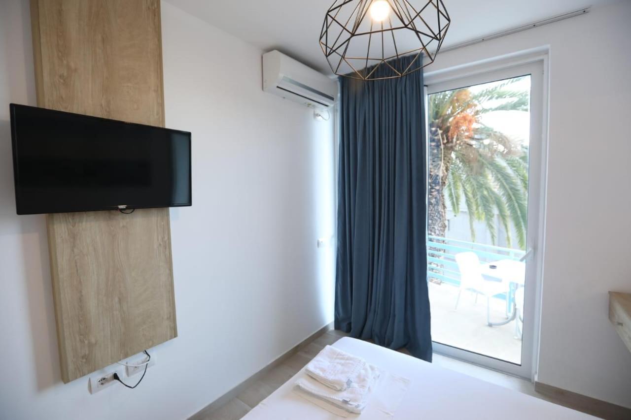 Apart-Hotel Alvi Sarandë Exteriör bild