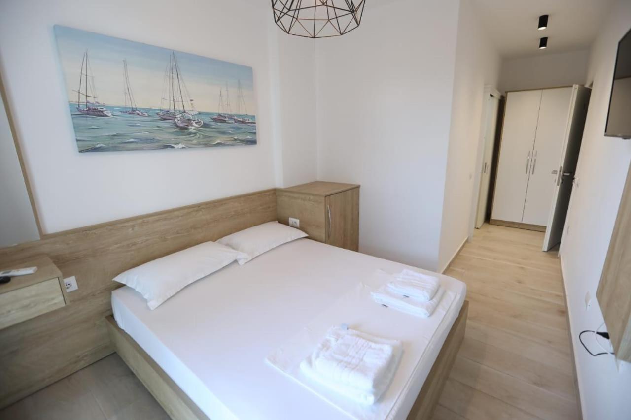 Apart-Hotel Alvi Sarandë Exteriör bild